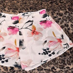 Short Maute Monde Floral Design Absolutely Stunning Looks Size M